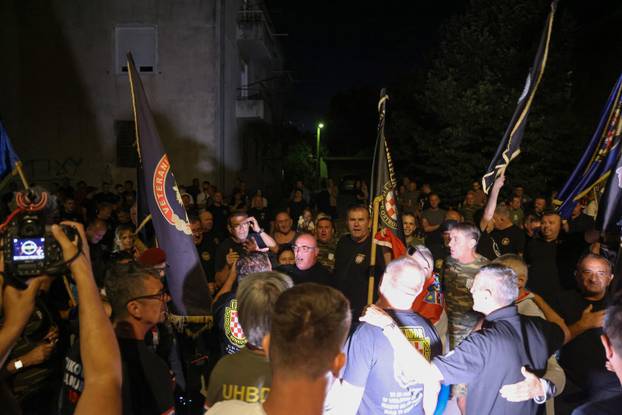 Benkovac: Prosvjed branitelja protiv festivala Nosi se