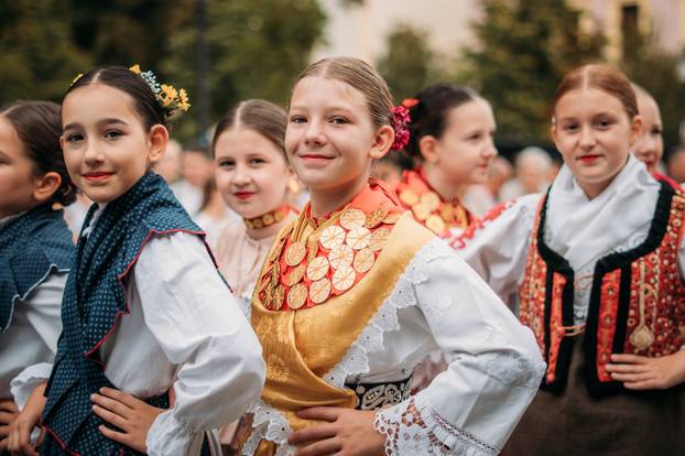 Dječje vinkovačke jeseni: Spoj folklora i slavonskih pjesama