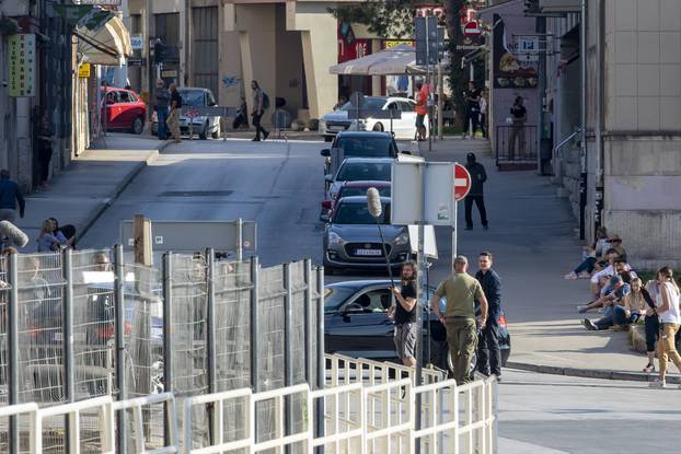 Pucnjava ispred Arene u Puli tijekom snimanja scena za seriju FBI: International