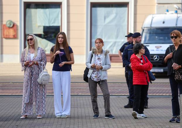 Zagreb: Molitelji na glavnom gradskom trgu