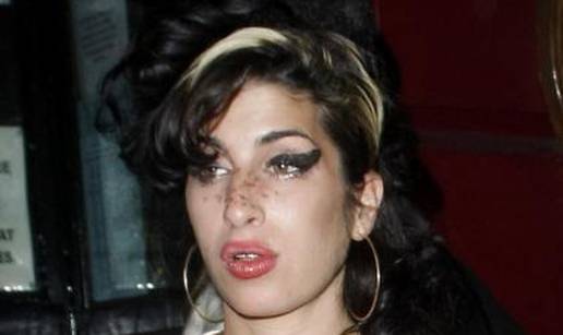 A. Winehouse jako se boji da će ostarjeti skroz sama