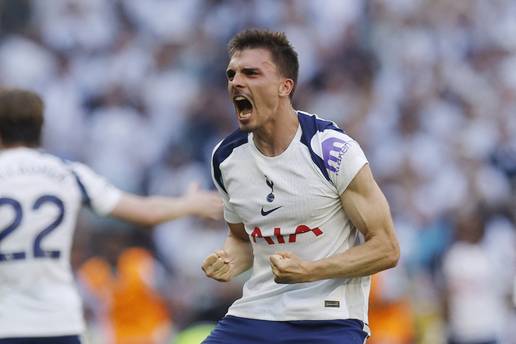 Kraj Premier lige: Vu&scaron;kovi&cacute;ev Tottenham se spasio, a West Ham &cacute;e igrati u Championshipu