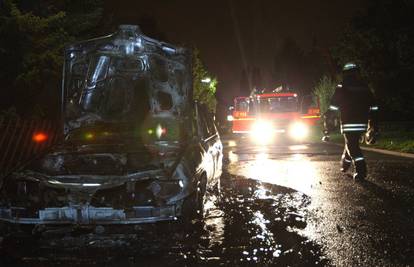 Vandali teroriziraju Berlin već 8. noć: Zapalili 12 automobila