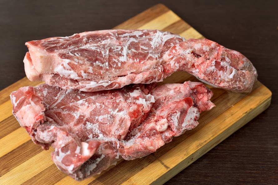 Za zamrznuto meso ne postoje upute koliko dugo smije stajati