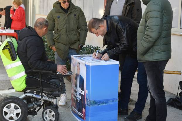 Šibenik: Zapo?elo prikupljanje potpisa sa predsjedni?ku kampanju Mire Bulja
