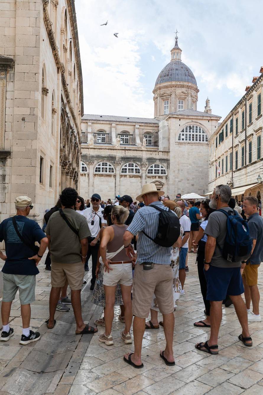 Dubrovnik: Stara gradska jezgra puna je turista 