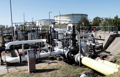 Slovenska vlada: Ne očekujemo nestašicu goriva zbog kvara na OMV -ovoj rafineriji kod Beča