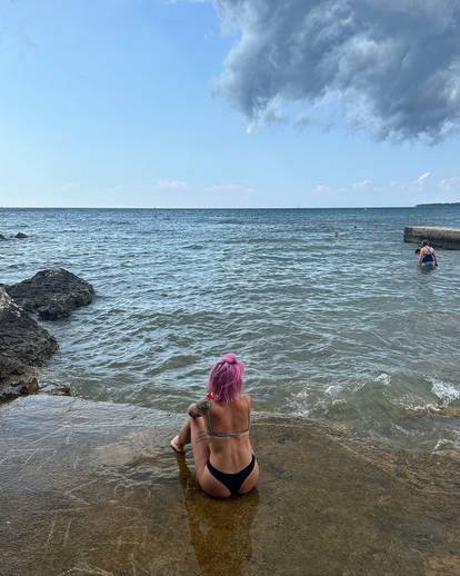 FOTO Tangice, sunčanje i mišići: Kako naši slavni ljetuju? Ovo su njihove fotografije s plaže...