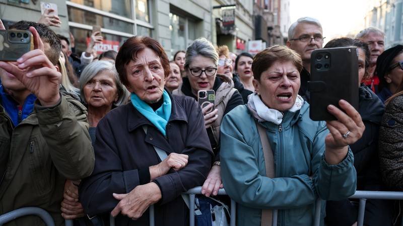 VELIKA GALERIJA Tisuće ljudi su u nedjelju odali počast Halidu: Pogledajte emotivne prizore...