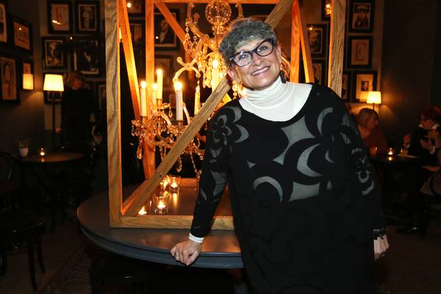 Zagreb: U galeriji Velvet predstavljena sevdah grupa Halka