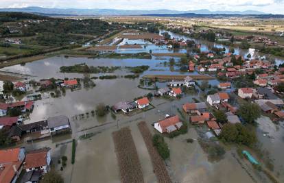 Damir Mandić o poplavama: Valjda je jasno da bez pijeska i kombinirke nema zaštite