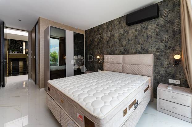 FOTO Pogledajte James Bond vilu u Ražancu! Prodaje se, a oglas je teško prepričati...