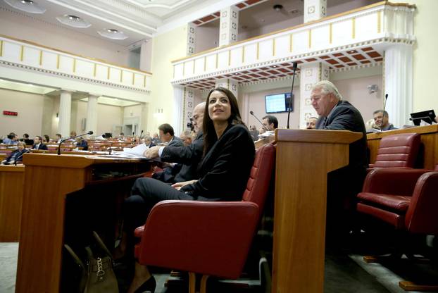 Zagreb: Nasmijana i radosna Josipa Rimac prisegnula u Saboru te postala zastupnica, 18.09.2015.
