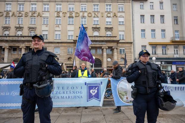 Muška molitva krunice svake prve subote u mjesecu na glavnom zagrebačkom trgu