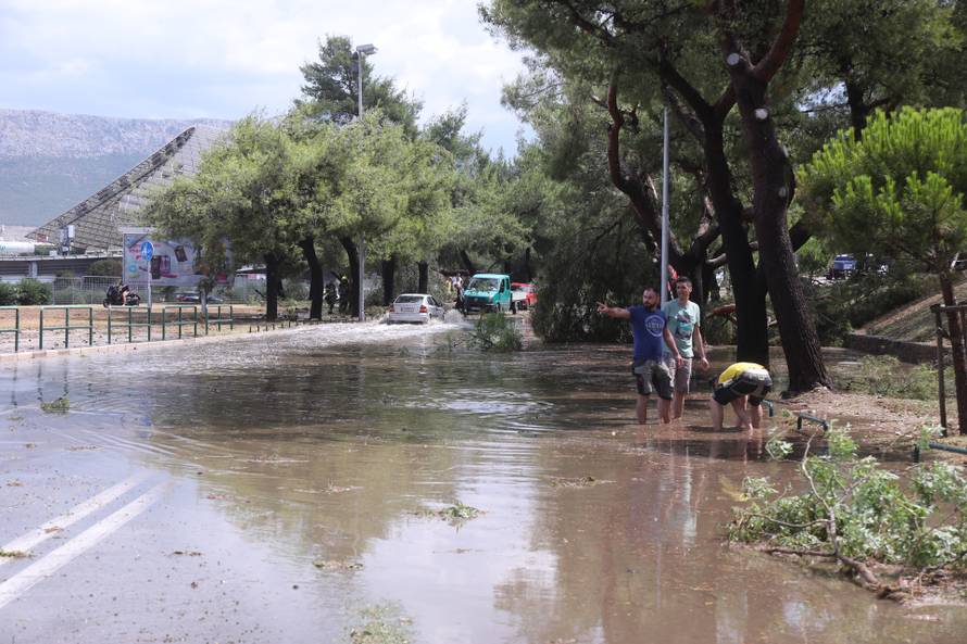 Velike štete u okolici Poljuda nakon oluje koja je poharala Split