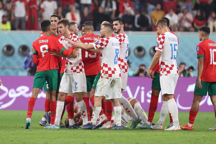 KATAR 2022 - Naguravanje nakon dodijeljenog žutog kartona reprezentativcu Maroka Amallahu