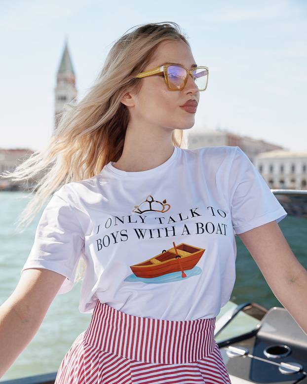 Prizori koji ostavljaju bez daha! Pogledajte modele u mokrim haljinama na jahtama u Veneciji