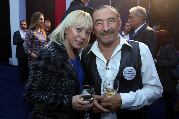 08.11.2015. Zagreb: Slavlje u stožeru Domoljubne koalicije nakon prvih izbornih rezultata