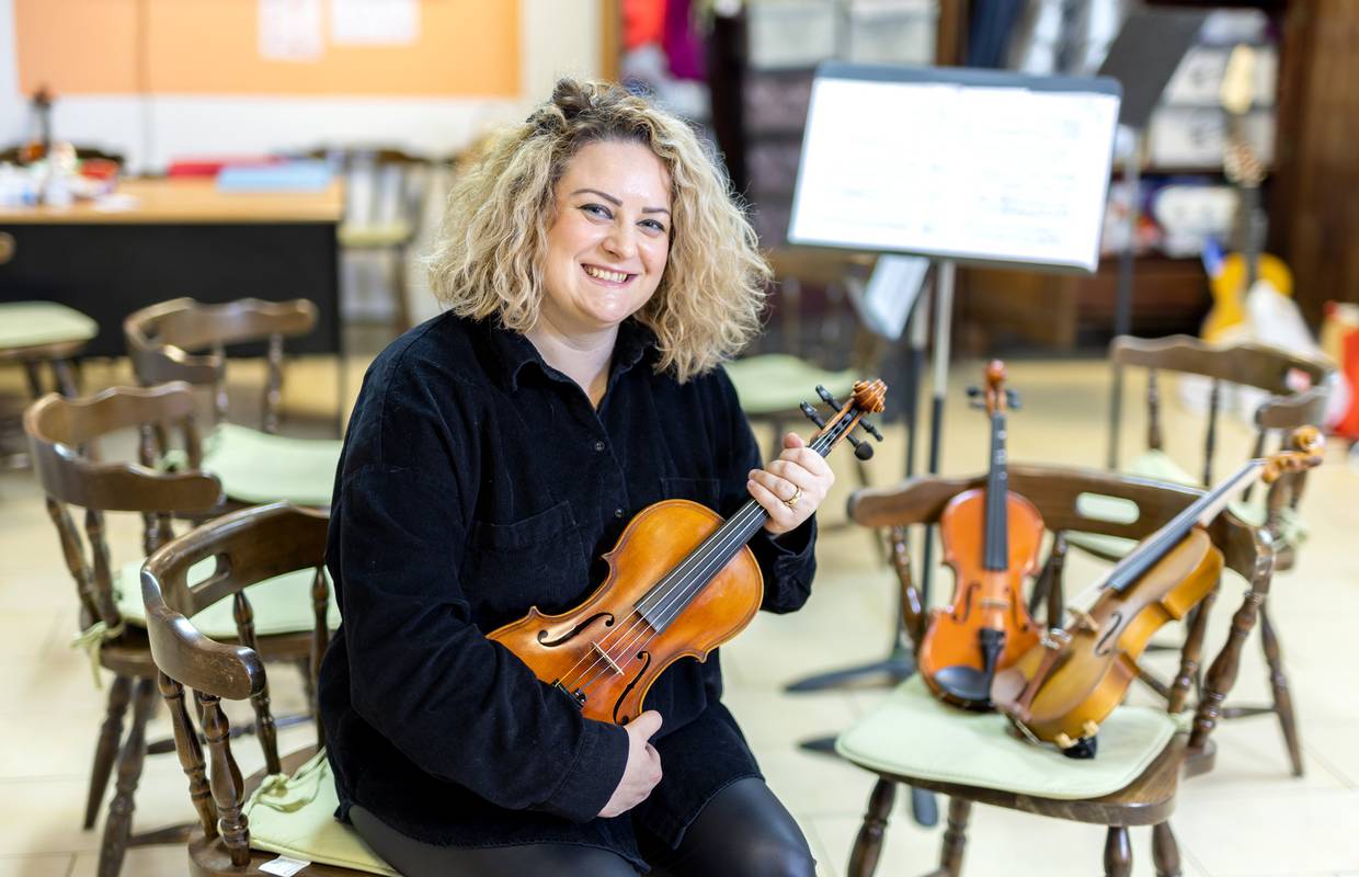 Renata podučava gluhe ljude da sviraju violinu: 'Moja metoda ih priprema za prepreke u životu'