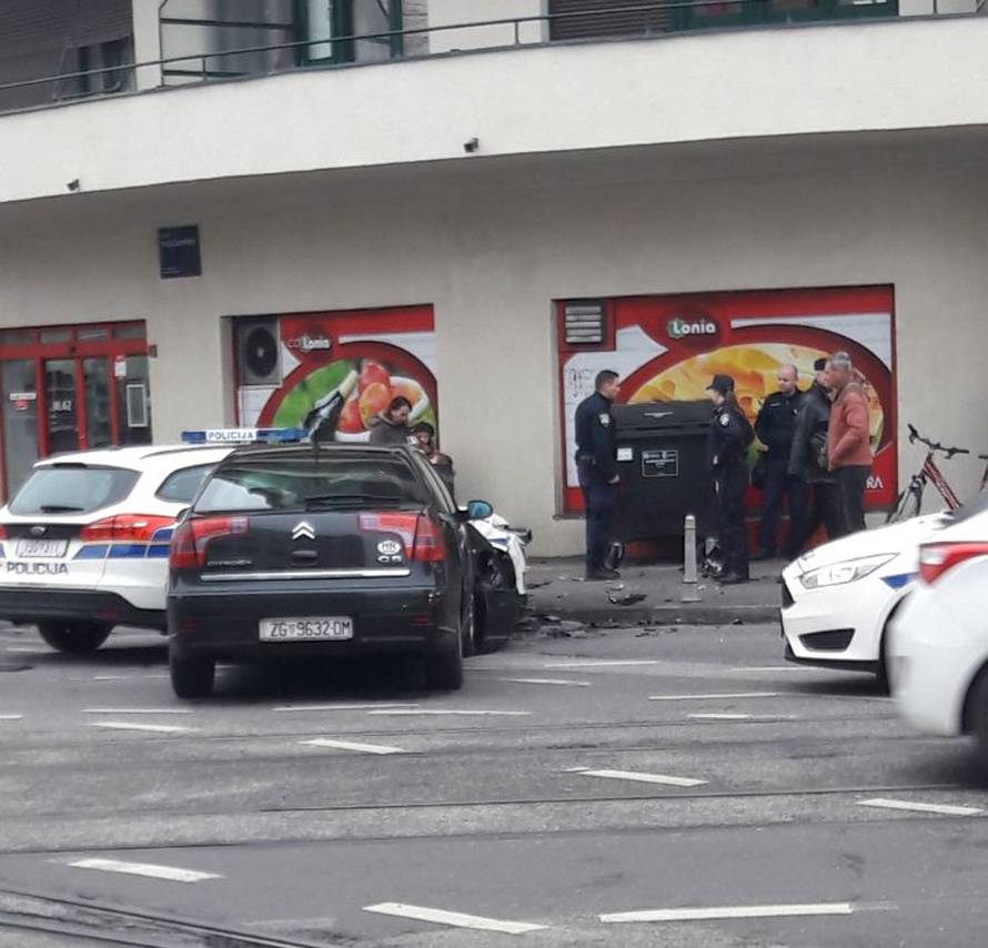 Krš i lom u središtu Zagreba: Sudarili se s policijskim autom