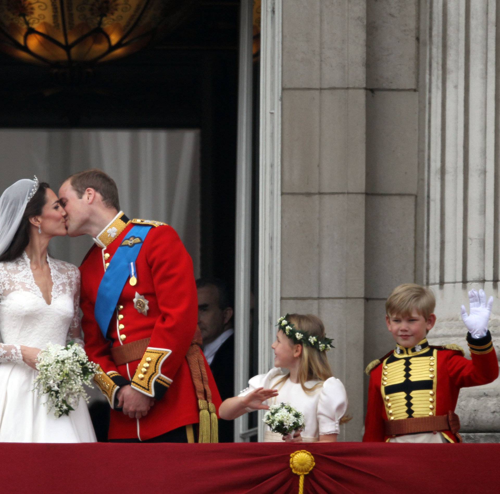 Royal Wedding - Buckingham Palace - The Kiss