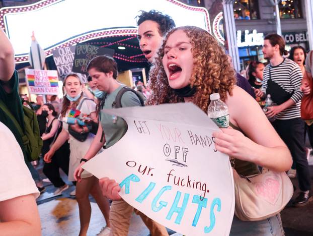 People protest the Supreme Court decision to overturn Roe v Wade in New York