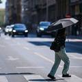 Sun&ccaron;ano, toplo, ali i s mogu&cacute;om ki&scaron;om:  Temperature preko 33&deg;C
