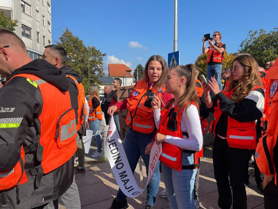 VIDEO Veliki prosvjed hitnjaka u Zagrebu: Traže beneficirani radni staž i bolju zaštitu