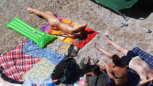 Rijeka: Kupači na gradskoj plaži Sablićevo