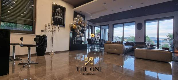 FOTO Ekskluzivnu vilu u Opatiji prodaju za 3,9 mil. eura: Unutra sve bliješti od stotina lampica!