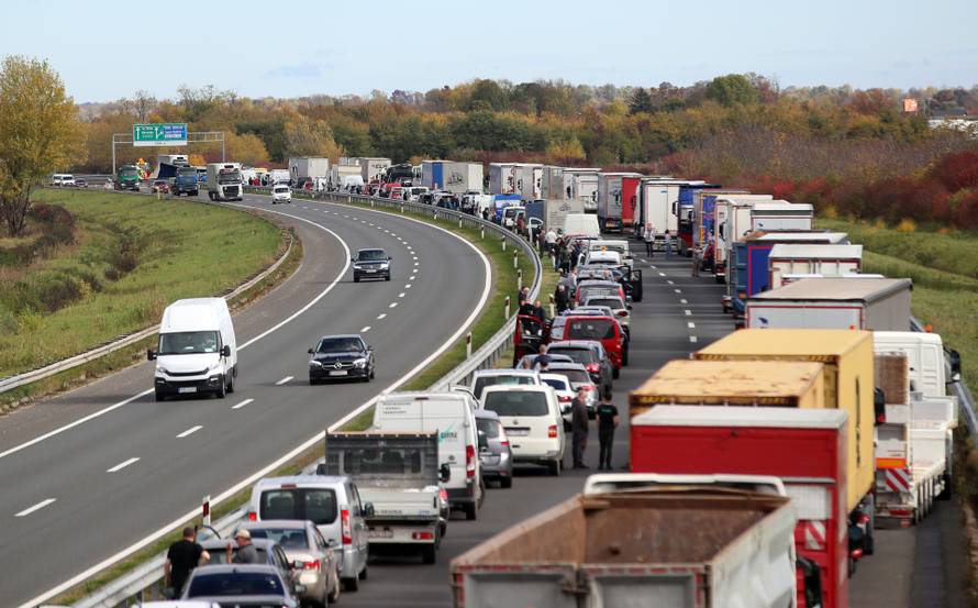 Zagreb: Zbog nesreće između Jakuševca i Kosnice stvaraju se velike gužve
