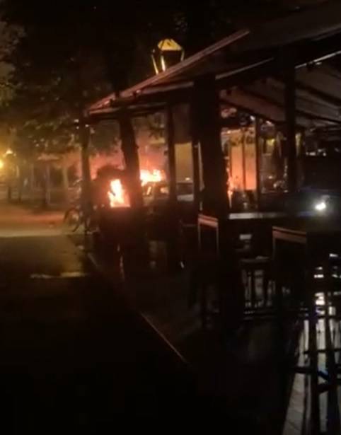 VIDEO U Tkalčićevoj gorio BMW, na Perjavici požar krovišta kuće
