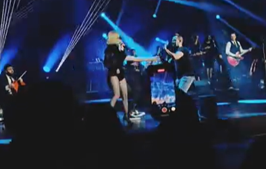 Izbjegnuta 'drama' na koncertu Jelene Rozge: Pogledajte što je obožavatelj pokušao napraviti