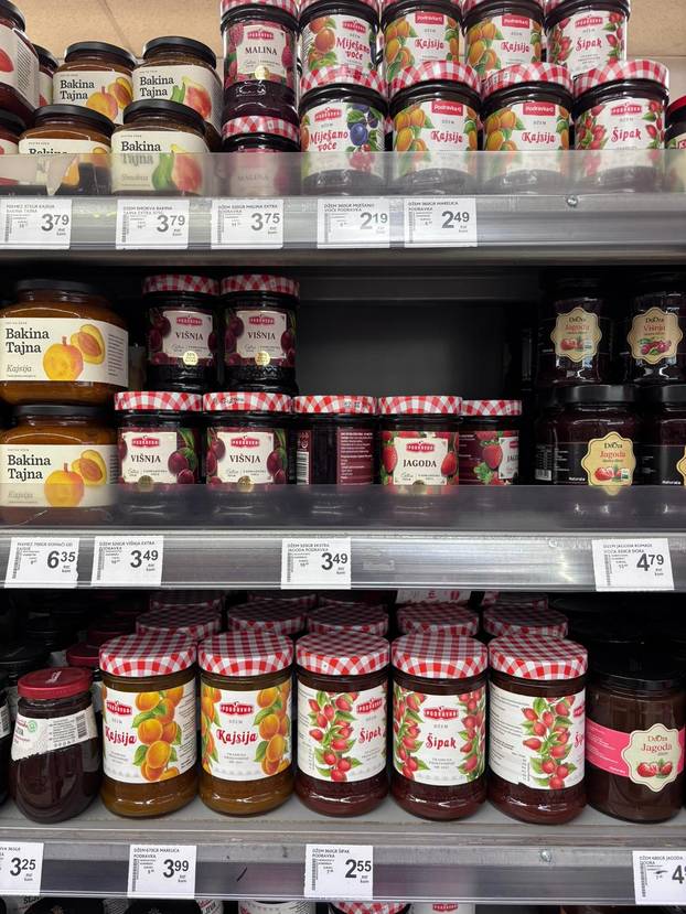 FOTO CIJENE Bili smo u dućanu u Crnoj Gori. Pogledajte koliko koštaju hrvatski proizvodi!