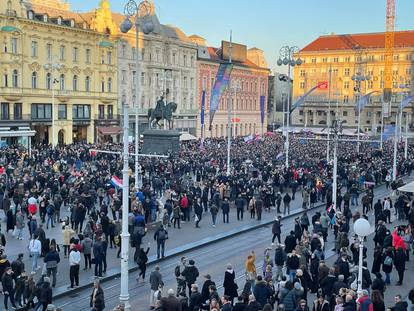 FOTOGALERIJA Ovo su snimke sa velikog prosvjeda protiv Covid mjera u središtu Zagreba...