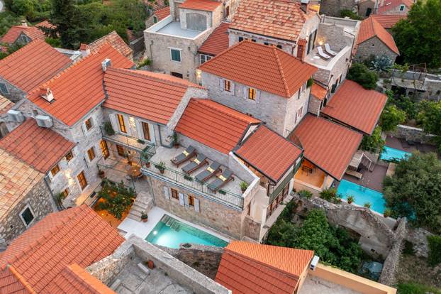 Dvor Pitve Villas