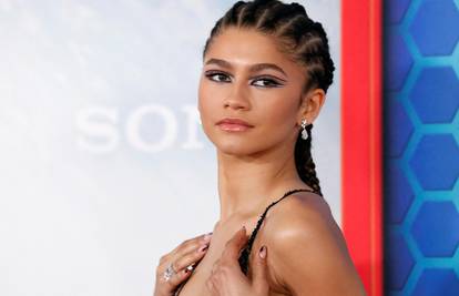 Zendaya nosi potpuno proziran kombinezon napravljen poput tanke najlonke s uzorkom