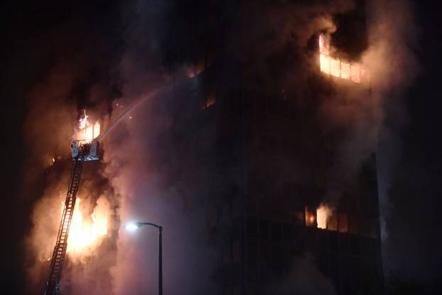 Zagreb: Pozar u Vjesnikovom neboderu