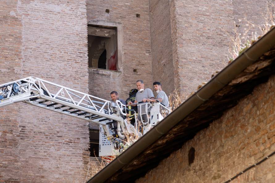 Part of Torre dei Conti tower collapses in Rome