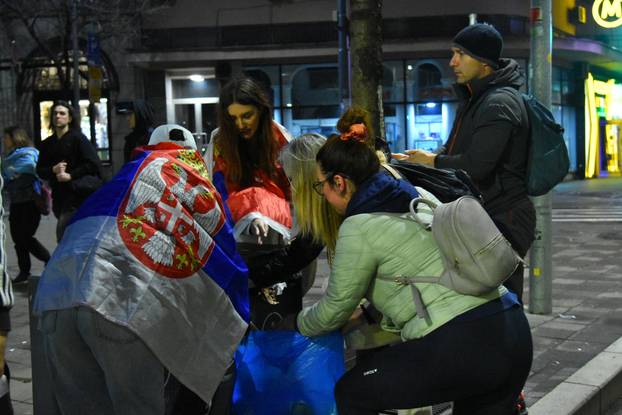 Ulice Beograda nakon velikog prosvjeda: Studenti čistili smeće