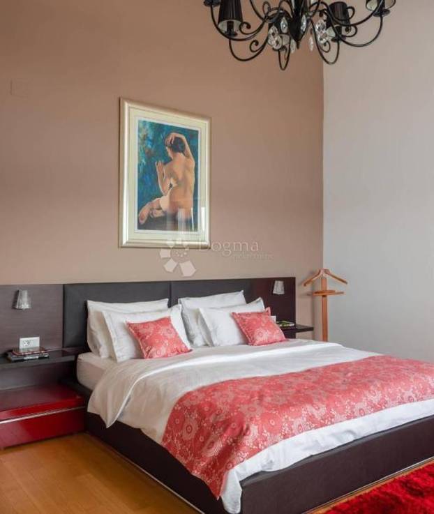 FOTO Ova luksuzna vila kod Šibenika ima čak dva bazena, a prodaje se za 5 milijuna eura