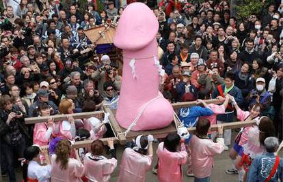 Japanci su slavili plodnost paradirajući rozim penisom