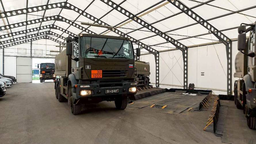 Izvanredne mjere kod susjeda: Slovenska vojska razvozi gorivo