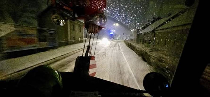 FOTO Snježni kaos paralizirao Austriju, zatvorili aerodrom u Beču, 30.000 kuća bez struje