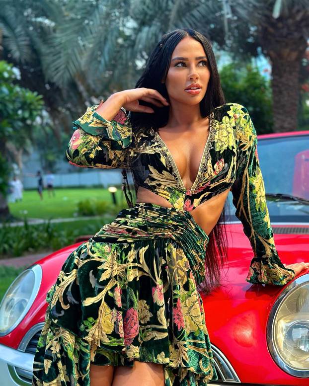 FOTO Zanosna crnka osvojila je splitsku publiku. Svi su gledali u njezinu žutu haljinu i trbušnjake