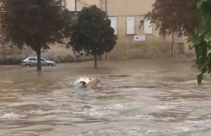 Biblijske poplave u Francuskoj: Ženu je odnijelo dok je spavala