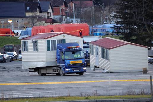 Boysi grade montažne kućice: Fali im građevinskog materijala