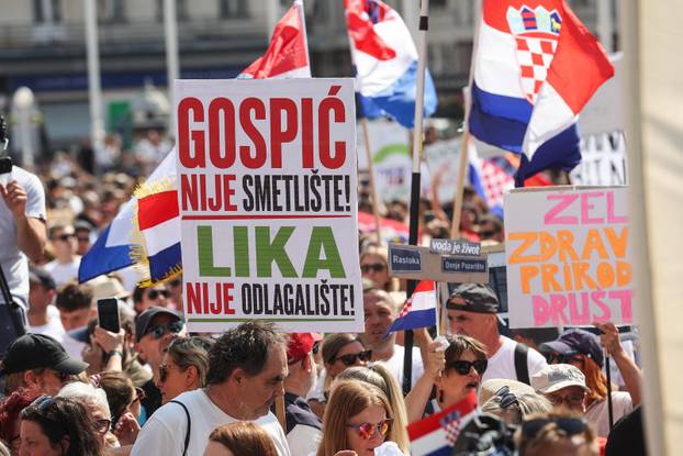Glavni trg u Zagrebu prepun prosvjednika zbog opasnog otpada u Lici