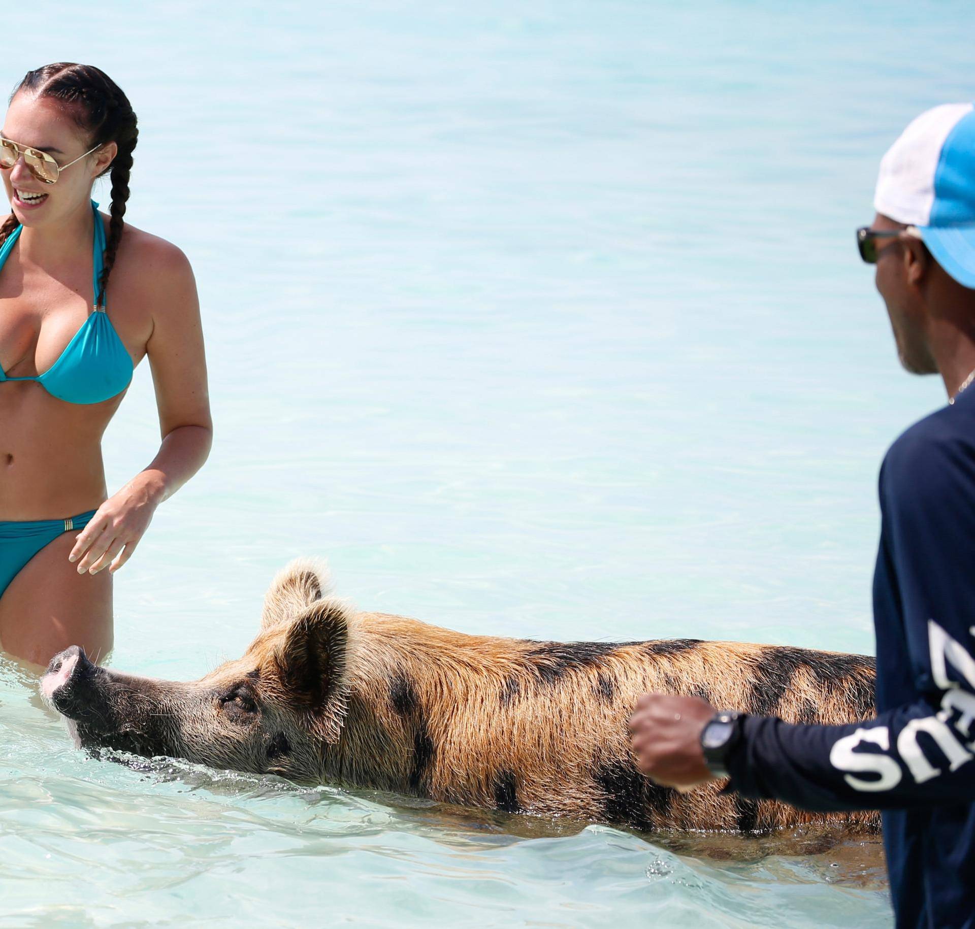Exclusive - Tamara Ecclestone And Daughter Beachside - Bahamas
