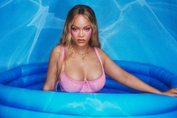 FOTO RiRi u čipki izbacila guzu, fanovima prekipjelo: 'Dosta, vrijeme je za novi album!'